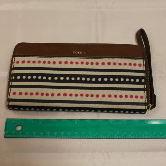 Large Fossil Wallet - Picture 1 of 3